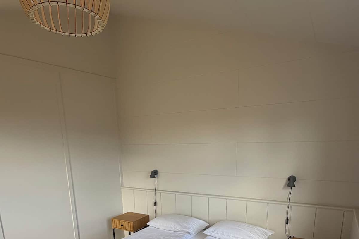 Basic Cabin, 1 Double Bed | Free WiFi, bed sheets, wheelchair access