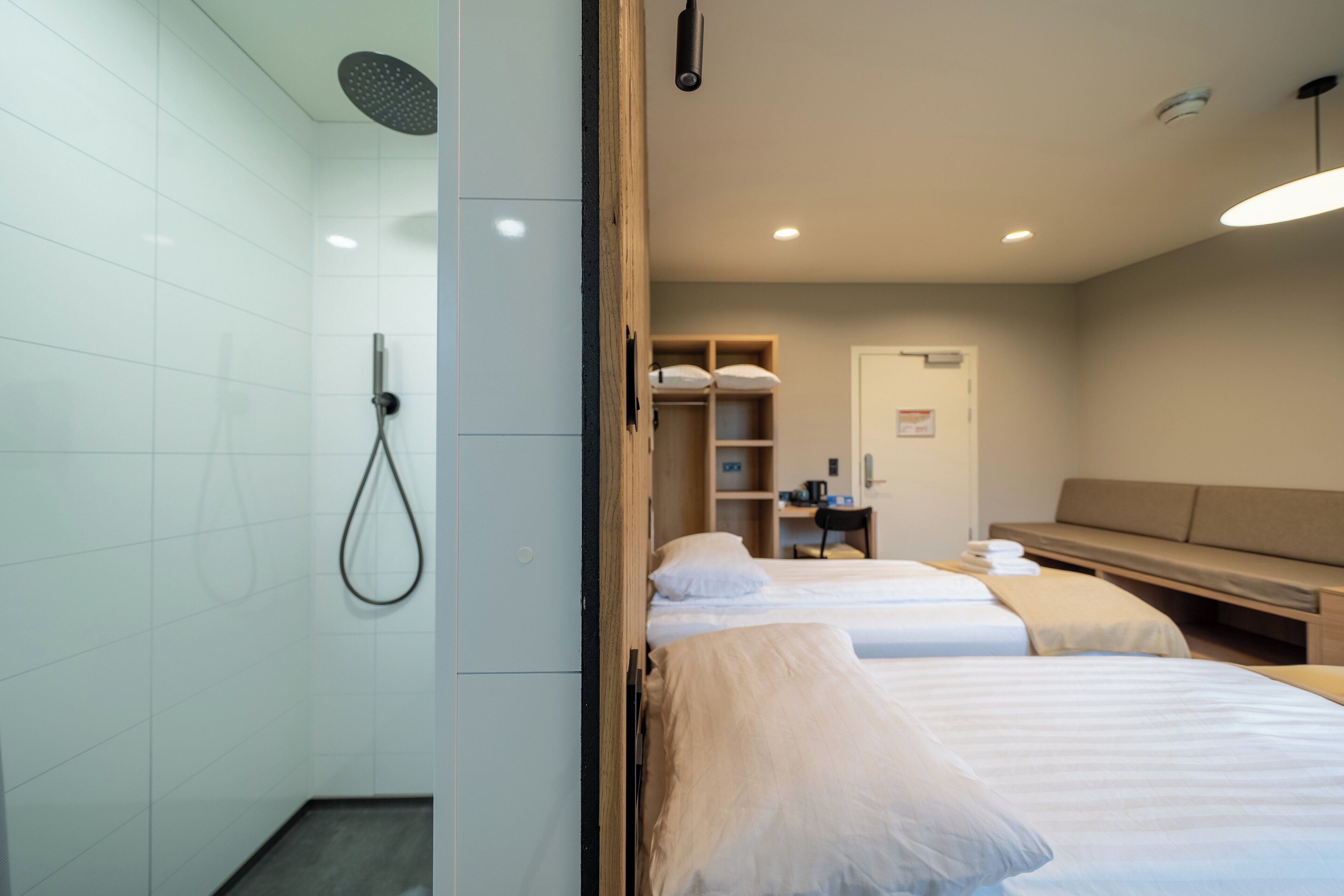 desk, free wifi, bed sheets, wheelchair access