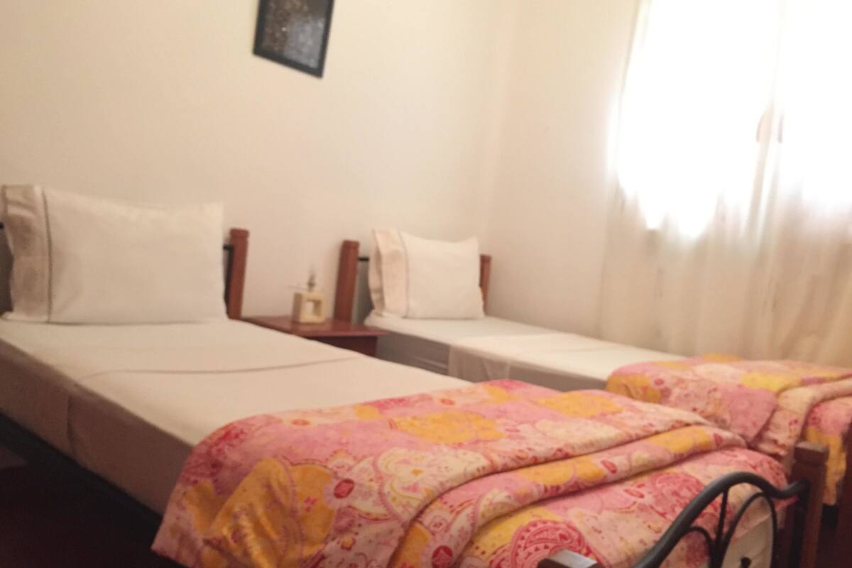 Exclusive-Apartment, 2 Schlafzimmer | Individuell eingerichtet, Verdunkelungsvorhänge, Bettwäsche