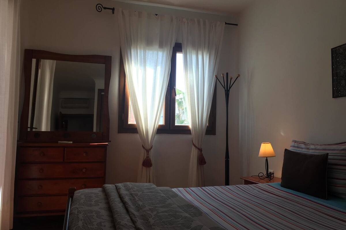 Comfort-Apartment | Individuell eingerichtet, Verdunkelungsvorhänge, Bettwäsche