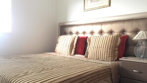 Exklusiv lägenhet - 4 sovrum | Mörkläggningsgardiner, individuell inredning och unika möbler