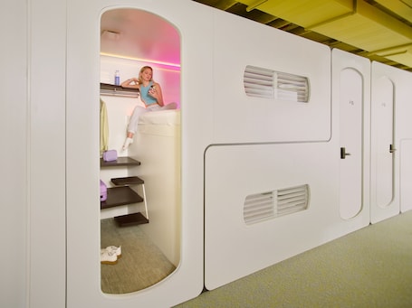 Double Room, 1 Queen Bed, Shared Bathroom | Iron/ironing board, free WiFi, bed sheets. CityHub Rotterdam