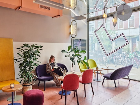 Lobby sitting area. CityHub Rotterdam