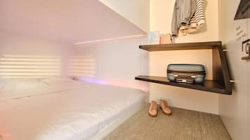 Double Room, 1 Queen Bed, Shared Bathroom | Soundproofing, iron/ironing board, free WiFi, bed sheets