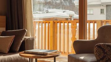 Suite (Alpine Sunny Side) | Living area | Flat-screen TV