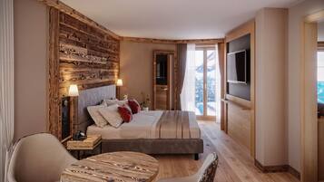 Deluxe Suite | Premium bedding, minibar, in-room safe, soundproofing