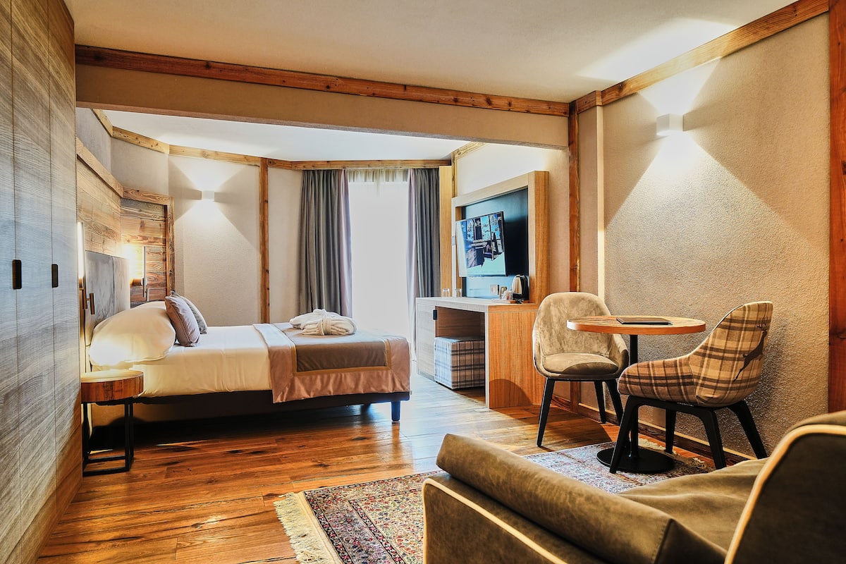Junior Studio Suite, Mountain View | 1 bilik tidur, peralatan tempat tidur premium, bar mini