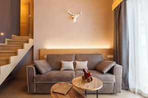 Suíte executiva, 2 quartos (Master) | Área de estar | TV de tela plana