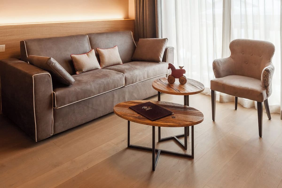 Executive Suite, 2 Bedrooms (Master) | Ruang tamu | TV skrin rata