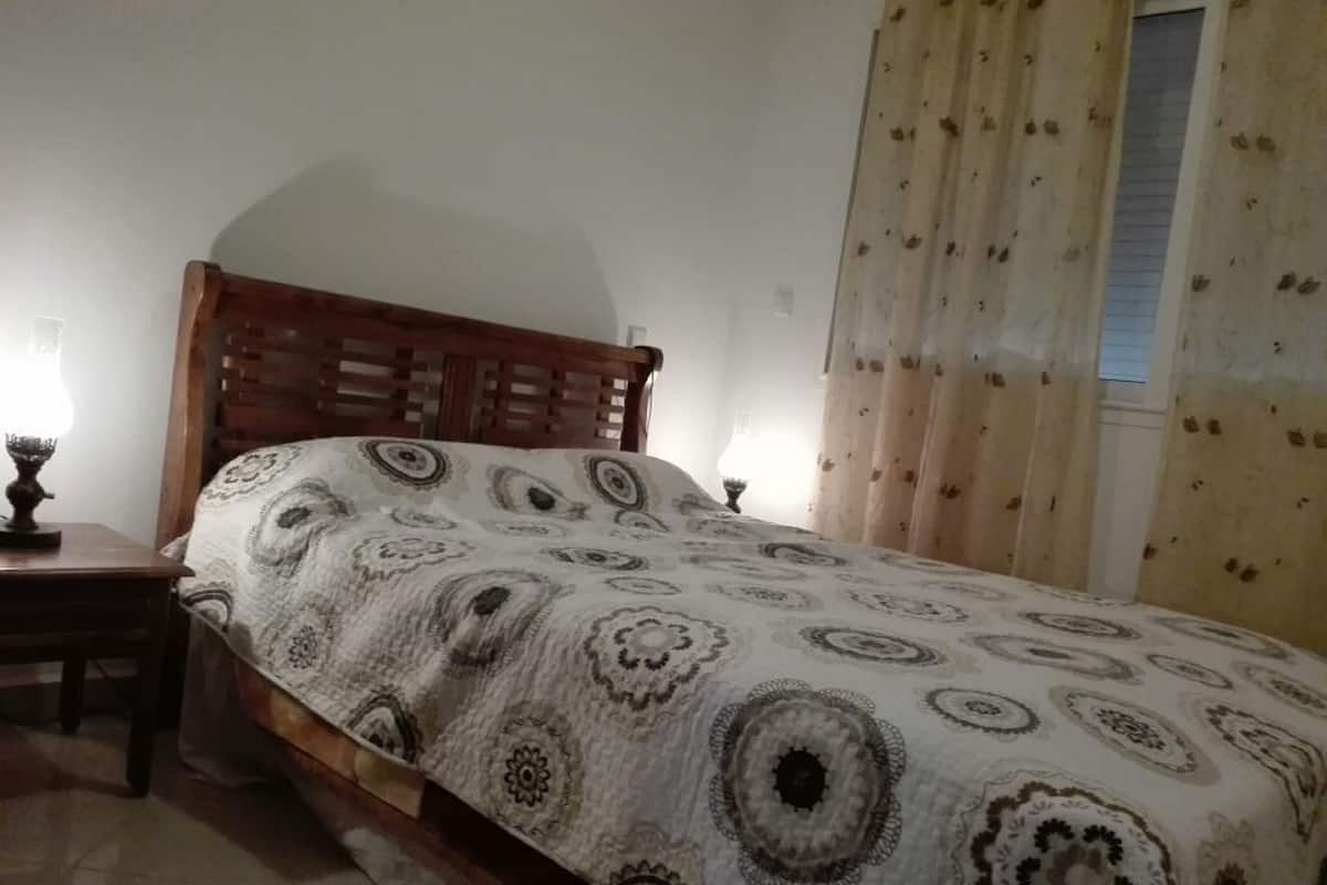 Appartement Confort, 2 chambres | Ameublement personnalisé, rideaux occultants, draps fournis