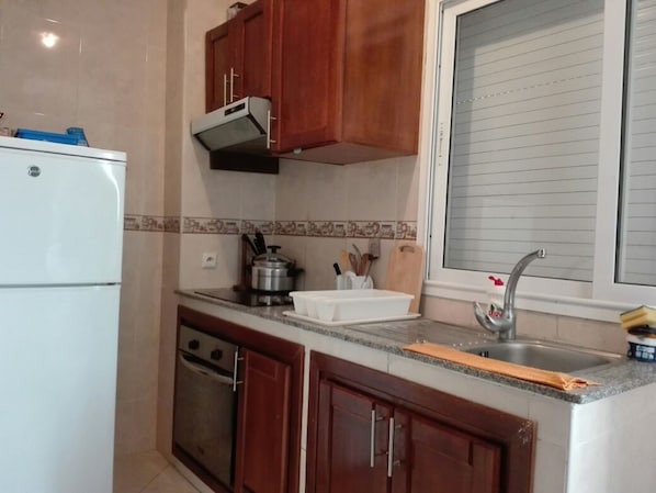 Căn hộ tiện nghi đơn giản, 2 phòng ngủ | Bếp riêng | Tủ lạnh, lò nướng, bếp nấu, máy rửa bát 