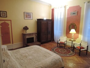 Triple Room (Symphonie) | 1 bedroom, desk, blackout drapes, rollaway beds - La Pause Doree (Clermont-Ferrand)