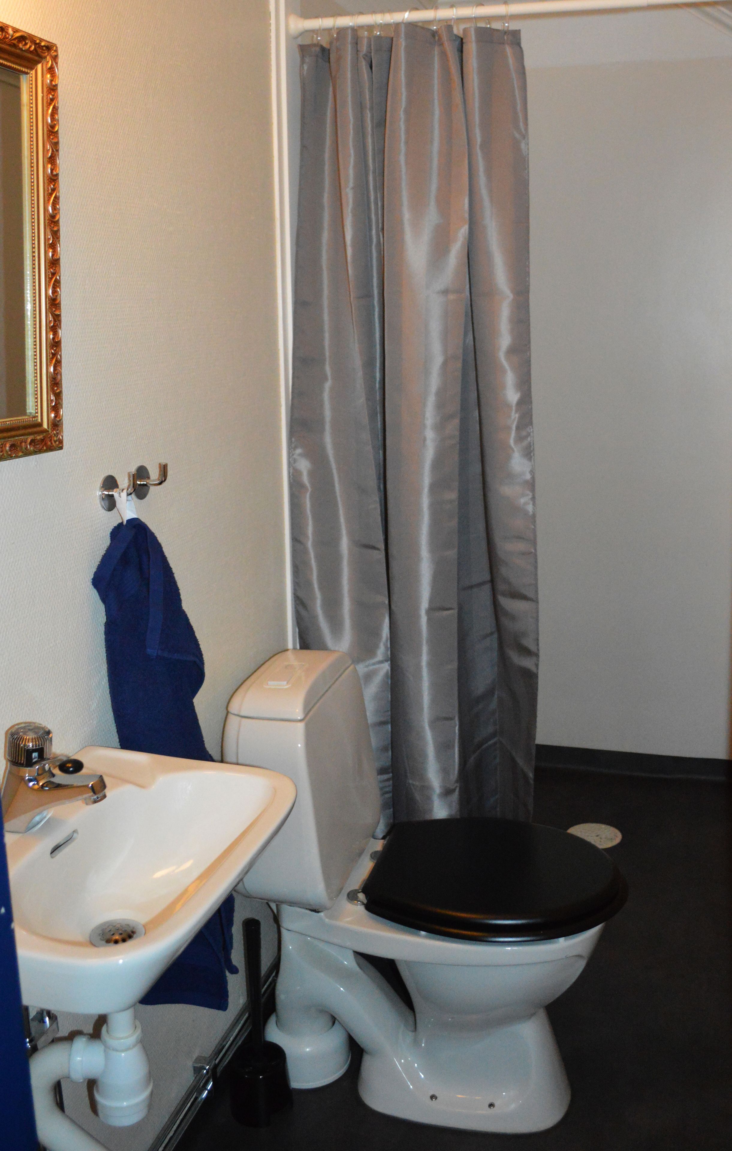 Free toiletries, towels