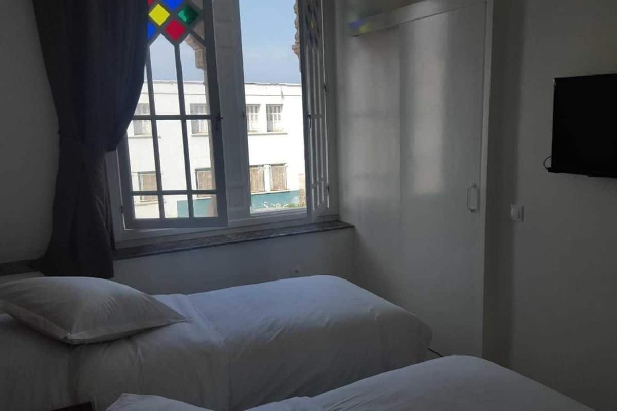 Twin Room | Blackout drapes, cribs (free), rollaway beds (surcharge), WiFi (free)