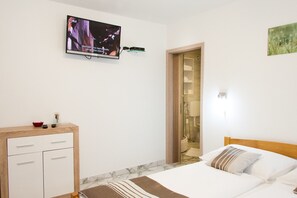 Quarto casal conforto | Roupas de cama antialérgicas, escrivaninha, berços grátis
