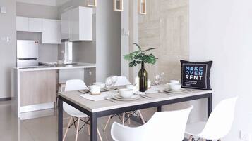 2 Bedroom Apartment  | Private kitchenette | Full-size fridge, stovetop, electric kettle, cookware/dishes/utensils