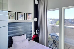 Standard Room, 1 Queen Bed (Top Floor, Furnished Balcony) | Hypo-allergenic bedding, in-room safe, desk, blackout curtains - Garner Hotel Bremen City by IHG (Bremen)