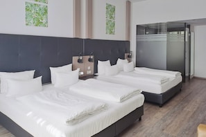 Habitación Premium, varias camas (Family Room) | 1 habitación y ropa de cama hipoalergénica