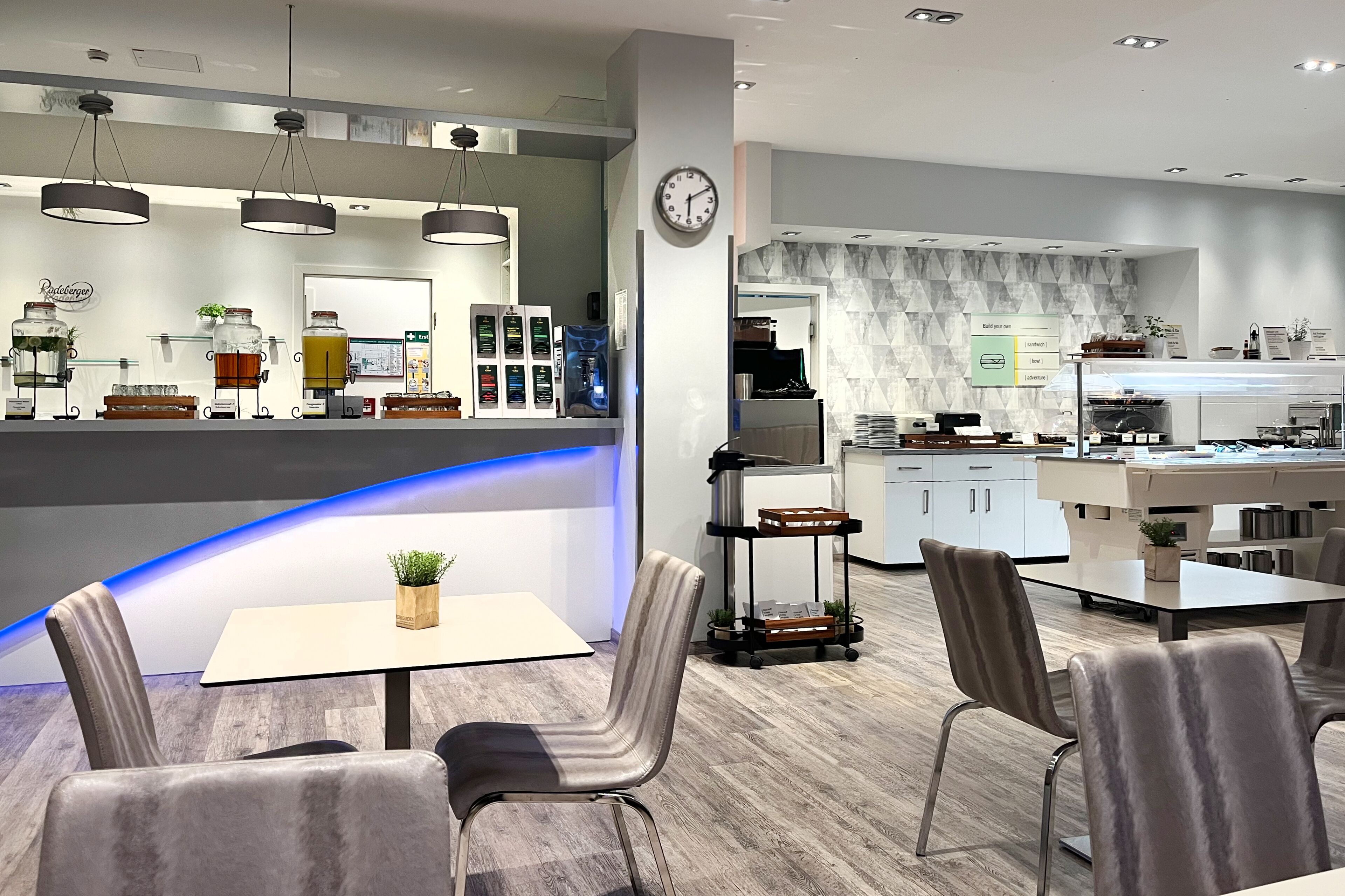 Daily buffet breakfast (EUR 19 per person)