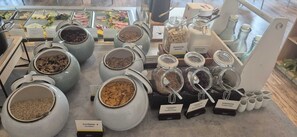 Se ofrece un desayuno bufé todos los días (por un coste adicional)
