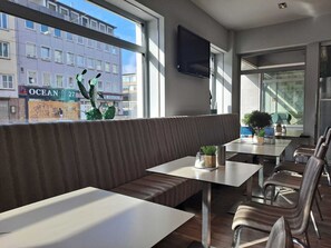 매일 뷔페 아침 식사 유료