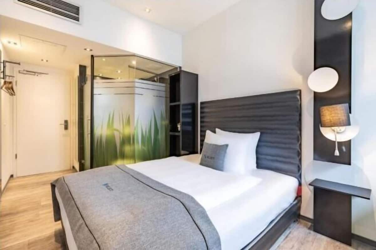 1 bedroom, hypo-allergenic bedding, in-room safe, desk