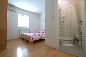 Habitación doble | Escritorio, cortinas blackout y wifi gratis