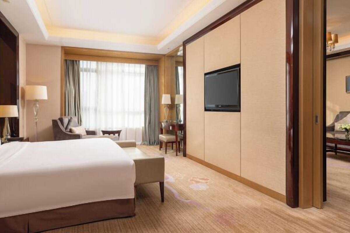 豪华套房 | 高級寢具、迷你吧、客房內保險箱、書桌
