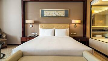 Grand King Room | Premium bedding, minibar, in-room safe, desk