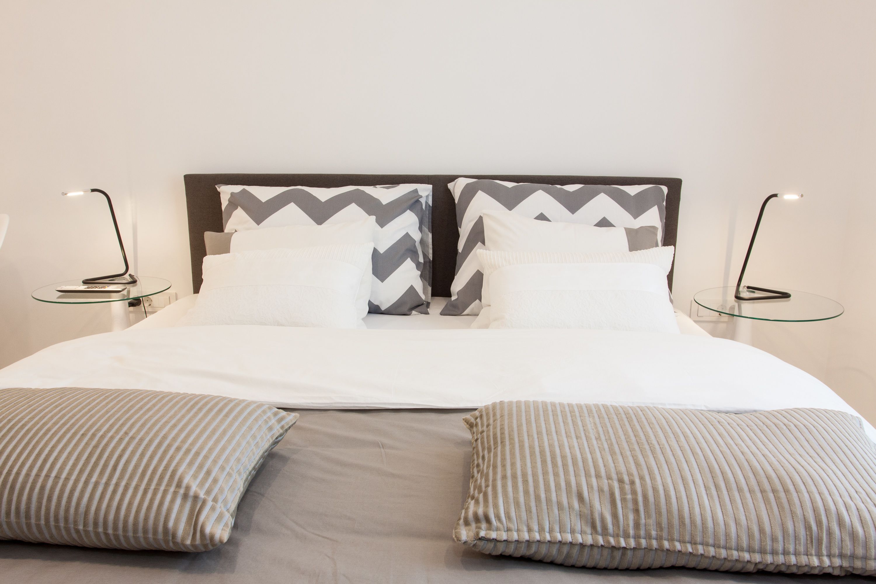 Deluxe Studio, 1 King Bed, City View | Free WiFi, bed sheets