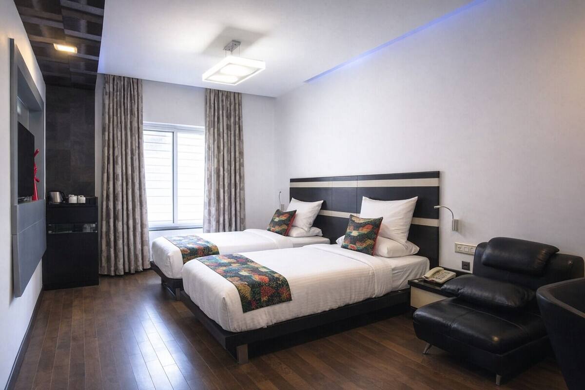 Basic-værelse med dobbeltseng eller 2 enkeltsenge | Premium-sengetøj, pengeskab på værelset, skrivebord