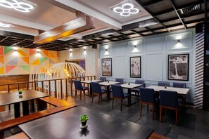 Dining - Purple Brigade, Bangalore (Bengaluru)