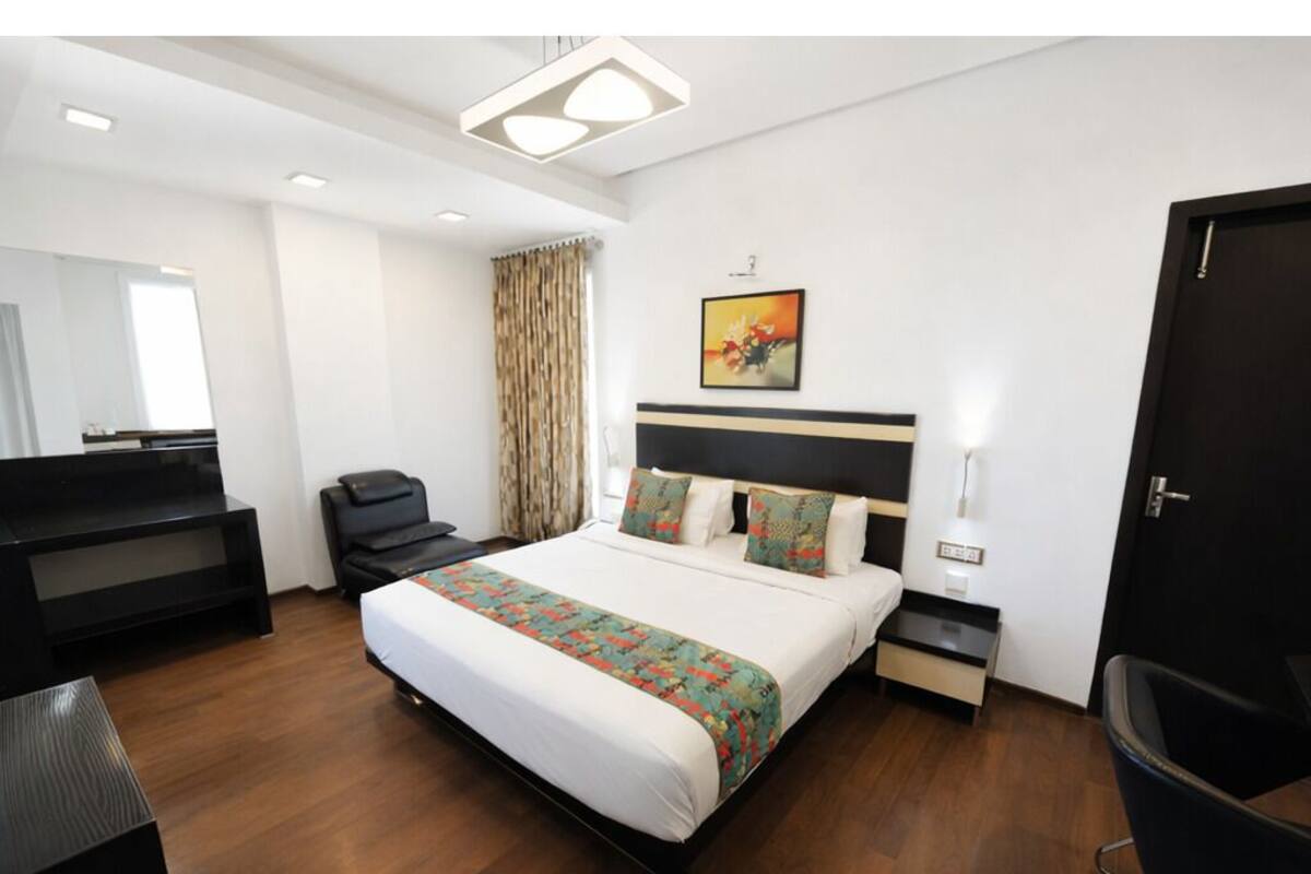 Comfort-dobbeltværelse | Premium-sengetøj, pengeskab på værelset, skrivebord