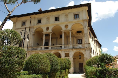 Esterni. Grande Albergo Quattro Stagioni