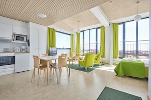 Deluxe Penthouse, 1 Queen Bed, Kitchenette | Desk, soundproofing, free WiFi, bed sheets - Töölö Towers (Helsinki)