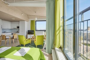 Deluxe Penthouse, 1 Queen Bed, Kitchenette