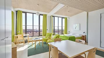 Deluxe Penthouse, 1 Queen Bed, Kitchenette
