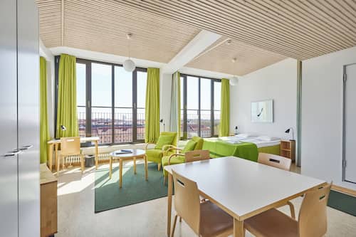 Penthouse Deluxe, 1 cama Queen size, cocineta | Escritorio, insonorización, wifi gratis y ropa de cama