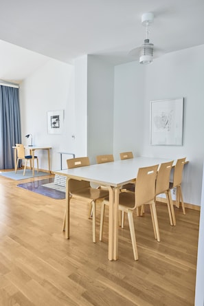 Premium House, 4 Bedrooms, Terrace | Desk, soundproofing, free WiFi, bed sheets - Töölö Towers (Helsinki)