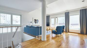 Premium House, 4 Bedrooms, Terrace | Desk, soundproofing, free WiFi, bed sheets