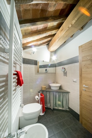 Apartment, 2 Schlafzimmer | Badezimmer | Dusche, Designer-Toilettenartikel, Haartrockner, Bidet