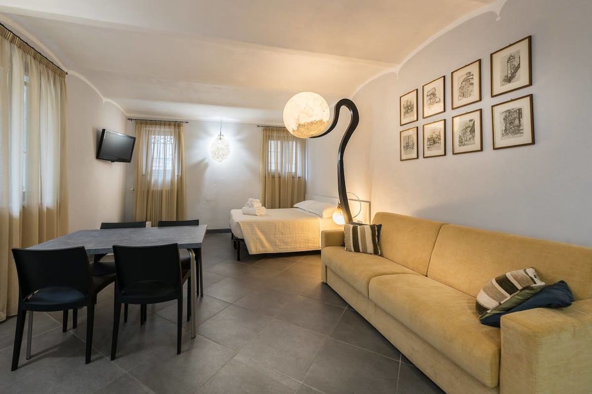 Standard Studio | Minibar, desk, soundproofing, free cribs/infant beds