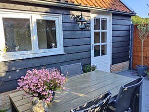 تناول الطعام بالخارج