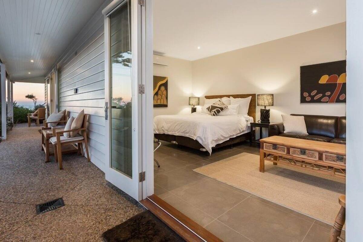 Suite, 1 kingsize-seng | Sengetøy av topp kvalitet, lydisolert og strykejern/-brett