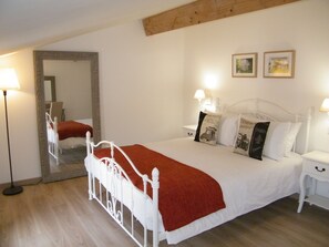 Småhus (2. The Courtyard) | 1 soverom, sengetøy av topp kvalitet og strykejern/-brett