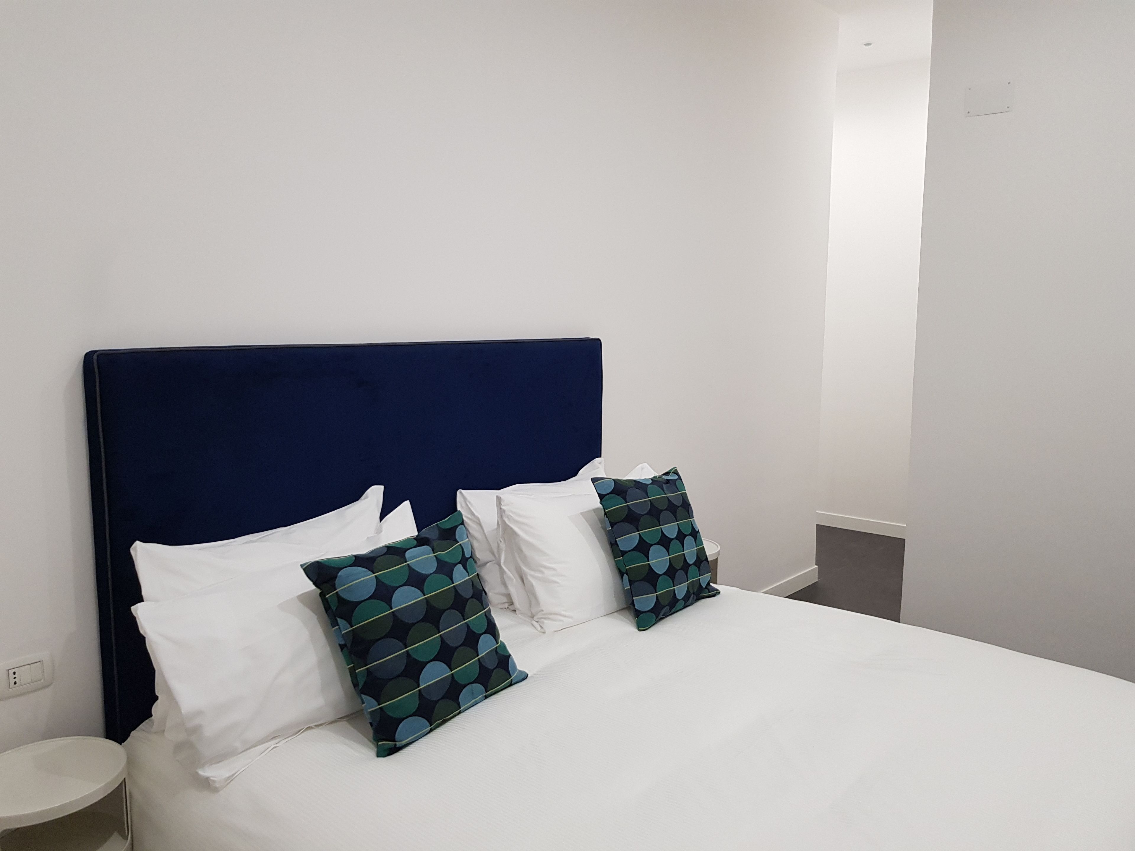 in-room safe, soundproofing, free wifi, bed sheets