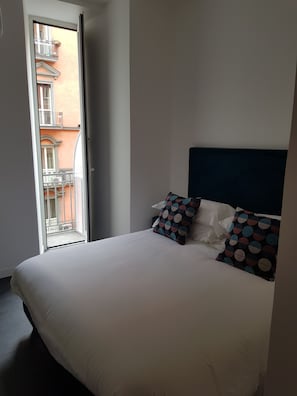 In-room safe, soundproofing, free WiFi, bed sheets - Art Street Hotel (Naples)