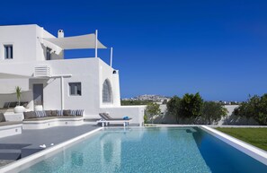 Outdoor pool, pool umbrellas, sun loungers