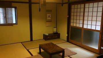 Japanese Style Room | Free WiFi