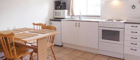 Fridge, stovetop, coffee/tea maker